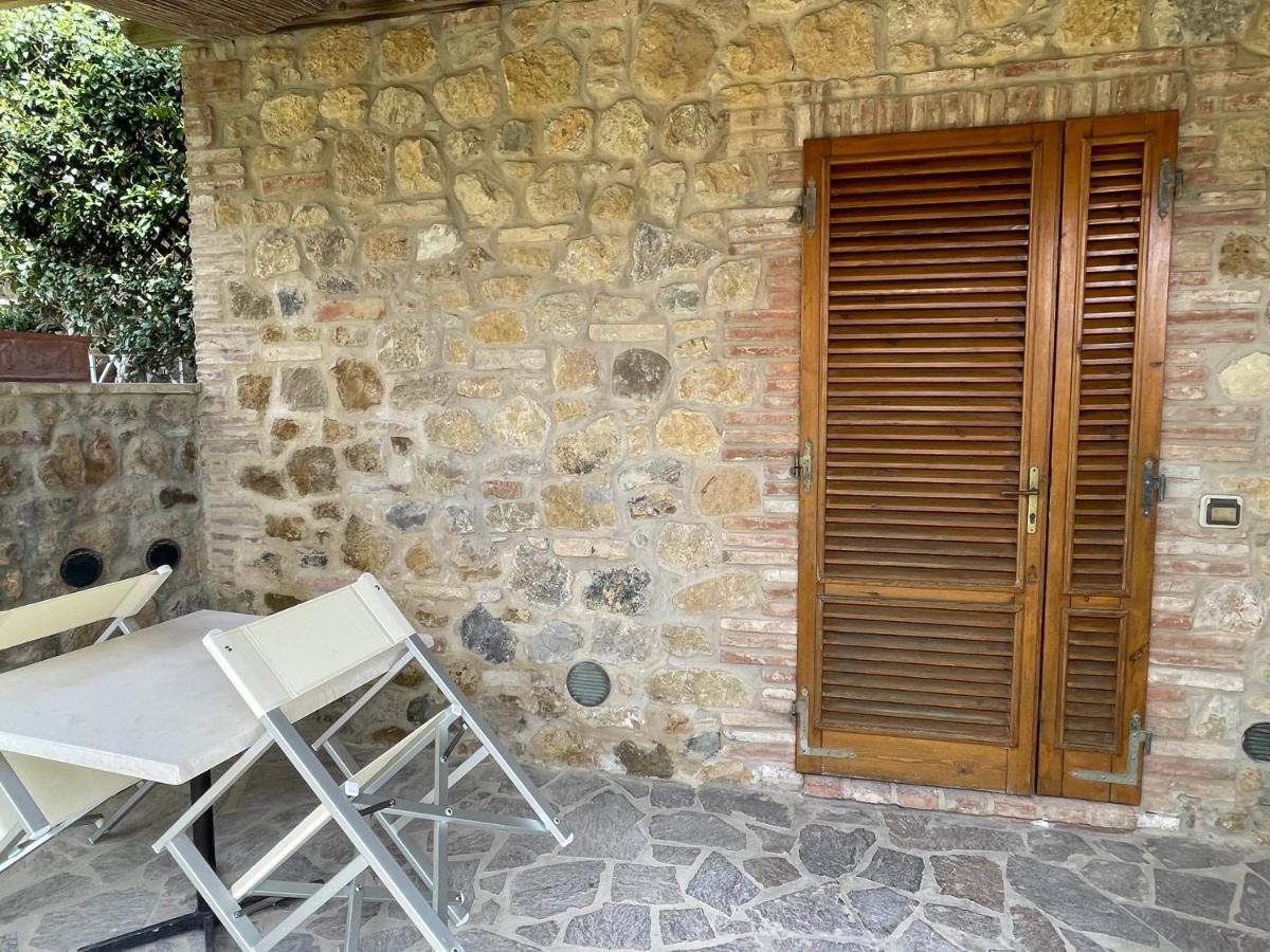Casa Vacanza Le Case San Gimignano Exterior photo
