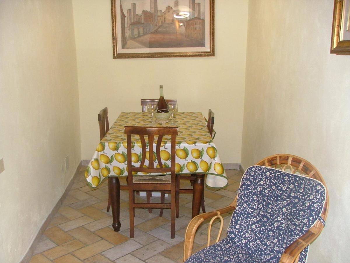 Casa Vacanza Le Case San Gimignano Exterior photo